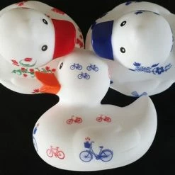 DUTCH DUCKY Badeendwinkel.nl DUTCH DUCKY Badeenden Set Van 4 Badeenden- Badspeelgoed -Aanbiedingen badspeelgoed Winkel 550x338 1