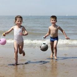 Quut Mini Ballo Banana Pink Strand Emmer - Bad Strand Speelgoed Meisje - Cadeau 1 Jaar | 2 Jaar | 3 Jaar | 4 Jaar | 5 Jaar - Geel Roze - 1,70 Liter -Aanbiedingen badspeelgoed Winkel 550x366 63