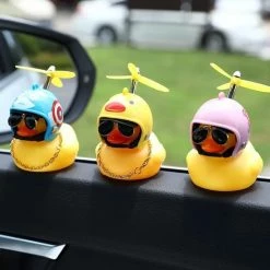 Merkloos Auto Eendje Decoratie - Bad Eend - Auto En Fiets Decoratie - Met Kleefstrip, 8 Helm , Propellor, Zonnebril En Gouden Ketting -Aanbiedingen badspeelgoed Winkel 550x550 169