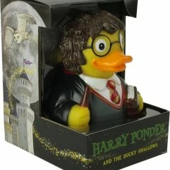CELEBRIDUCKS HARRY PONDER BADEENDJE Jonge Tovenaar -Aanbiedingen badspeelgoed Winkel 550x628 6