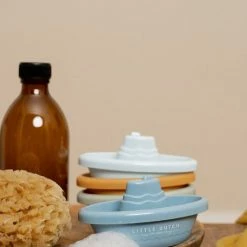 Merkloos Little Dutch - Bad Bootjes - Blauw - Bad Speelgoed - Baby Speelgoed -Aanbiedingen badspeelgoed Winkel 550x822 3