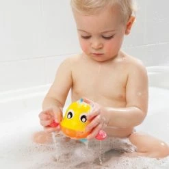 Playgro Paddellend Badvisje - Badspeelgoed - Trekspeeltje - Clownvis Met Spartelende Vinnen - 2 Kleuruitvoeringen -Aanbiedingen badspeelgoed Winkel 550x825 1